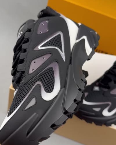 Louis Vuitton Runner Tatic Sneakers in a black and white — 5