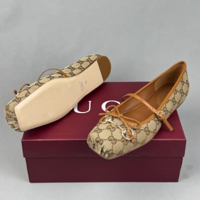 Gucci Women's GG canvas ballet flats with a metal Horsebit detail