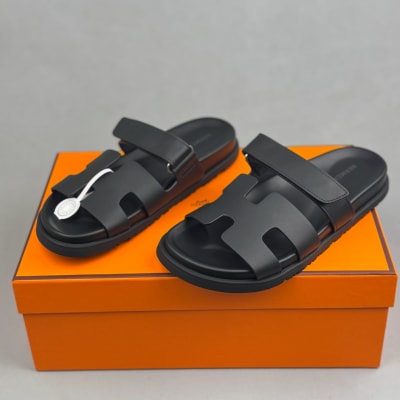 Hermès Chypre model in black calfskin leather