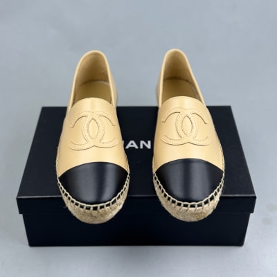 Chanel CC Espadrilles in beige and black lambskin leather — 3