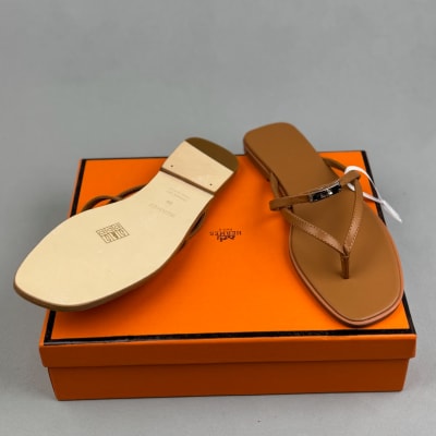 Hermès Miss sandals in Naturel