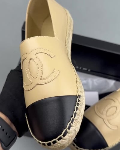 Chanel CC Espadrilles in beige and black lambskin leather — 5