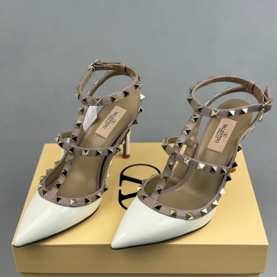 Valentino Garavani Rockstud ankle strap pumps — 3