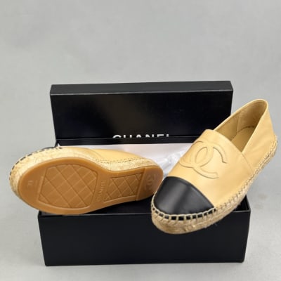 Chanel CC Espadrilles in beige and black lambskin leather
