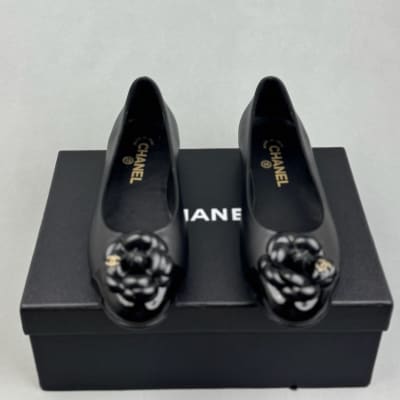 Chanel black leather camellia ballet flats — 3