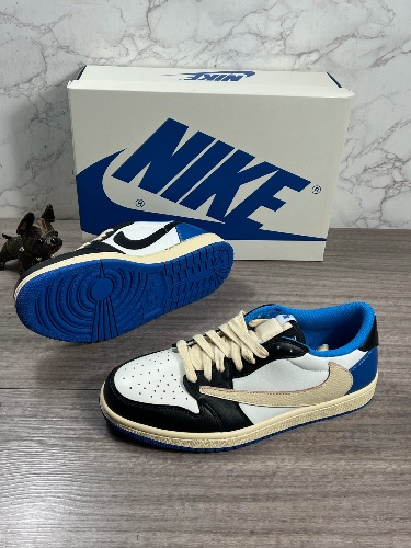 Jordan x Travis Scott x Fragment Air Jordan 1 Low sneakers. — 4