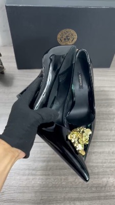 Versace La Medusa patent leather pumps — 5