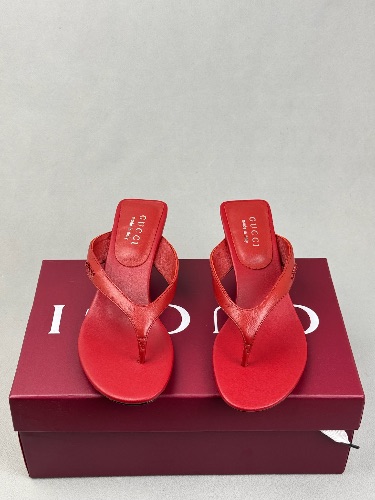 Gucci Vittoria red leather thong sandals — 3