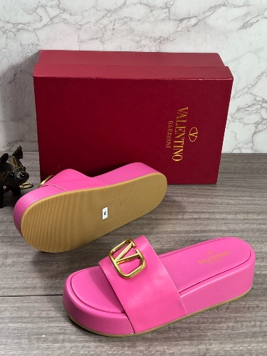 Valentino Garavani VLogo signature pink leather platform slides — 4