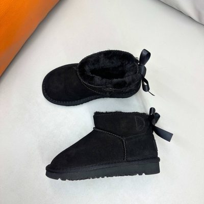 UGG short-shaft suede-style ankle boots — 9