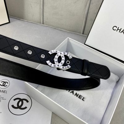 Chanel quilted leather belt featuring a gold chain and leather logo buckle — 5