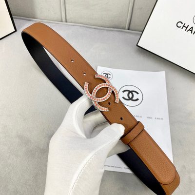 Chanel leather belt featuring a gold-toned CC buckle — 4