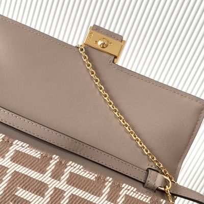 Fendi Baguette Wallet on Chain (T) — 7