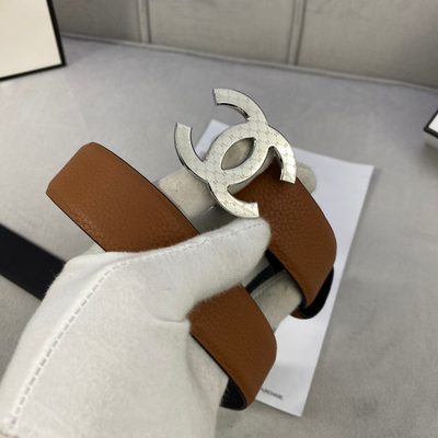 Chanel leather belt featuring a camel calfskin strap and a golden metal CC buckle — 5