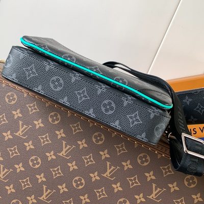 Louis Vuitton Trio Messenger Bag — 4