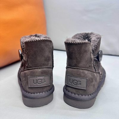 UGG-style kids' button-detail sheepskin ankle boots — 3