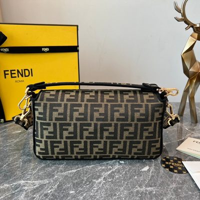 Fendi Baguette bag (T) — 3