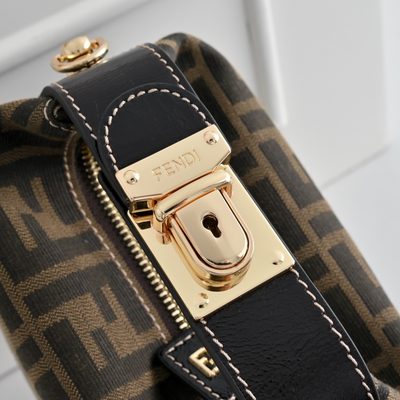 Fendi mini bag (T) — 4