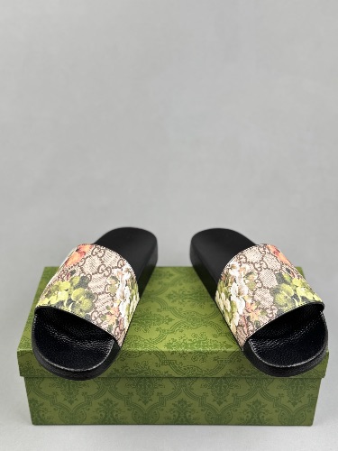 Gucci Women's GG Blooms Supreme Floral Slide Sandals — 4