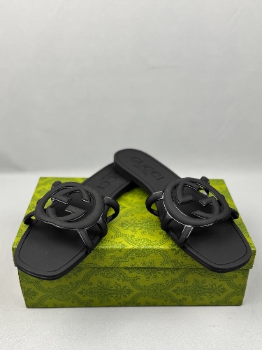 Gucci Palma rubber slide sandals in black — 4