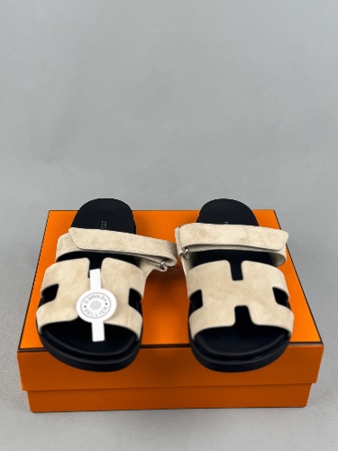 Hermès Chypre sandals in beige suede — 3