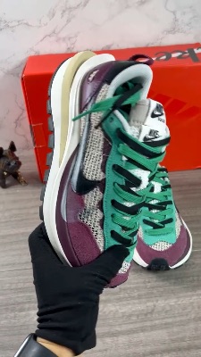 Nike x sacai VaporWaffle "Villain Red/Neptune Green" sneakers — 5