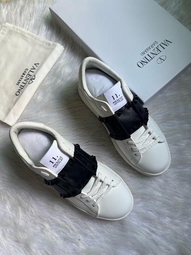 Valentino Garavani Rockstud Untitled white leather sneakers — 4