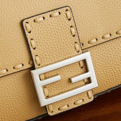 Fendi black leather Baguette shoulder bag (T) — 6
