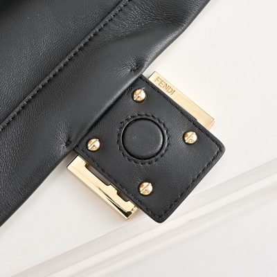 Fendi Mamma Baguette bag (T) — 4
