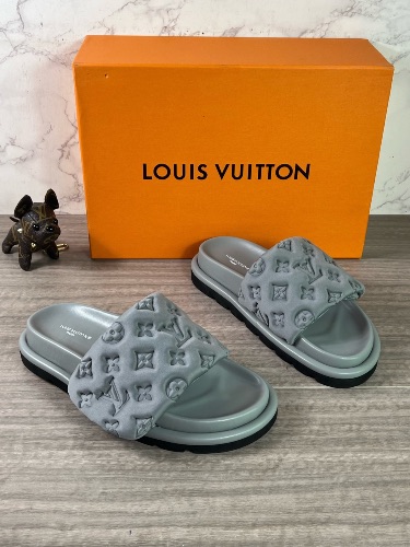 Louis Vuitton Pool Pillow flat sandals — 4