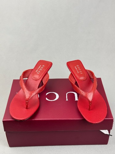 Gucci Vittoria red leather thong sandals — 4