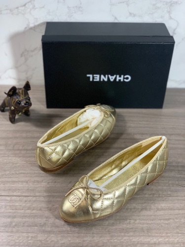 Chanel metallic gold quilted lambskin ballerina flats