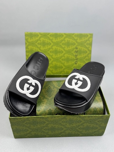 Gucci Interlocking G black rubber slide sandals