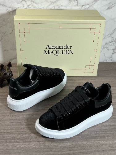 Alexander McQueen oversized sneakers — 4