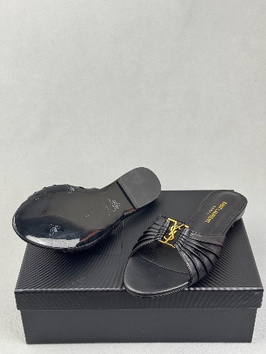 Saint Laurent Babylone leather mule in black