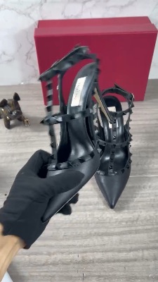 Valentino Garavani Rockstud ankle strap pumps — 5