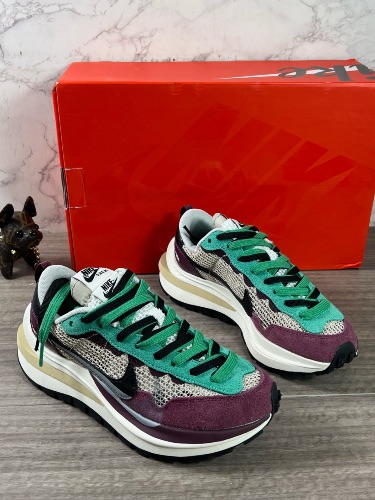 Nike x sacai VaporWaffle "Villain Red/Neptune Green" sneakers — 4