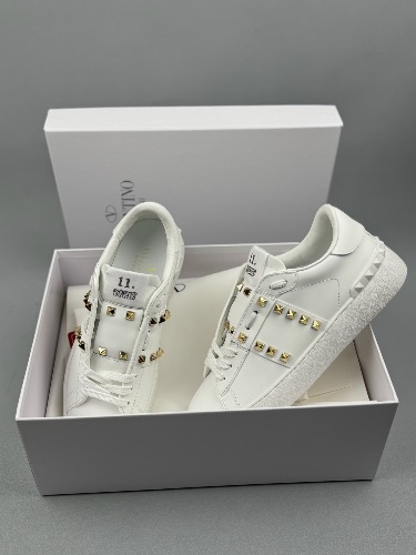 Valentino Garavani Rockstud Untitled white leather sneakers
