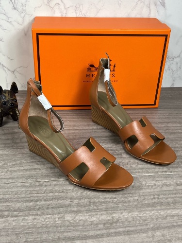 Hermès Legend wedge sandals in a brown calfskin leather — 4
