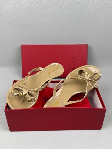 Valentino Garavani Rockstud bow thong sandals
