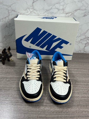 Jordan x Travis Scott x Fragment Air Jordan 1 Low sneakers. — 3