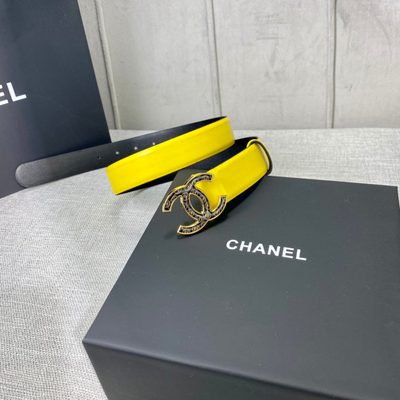 Chanel yellow leather belt features a distinctive black-filled interlocking CC logo buckle — 3