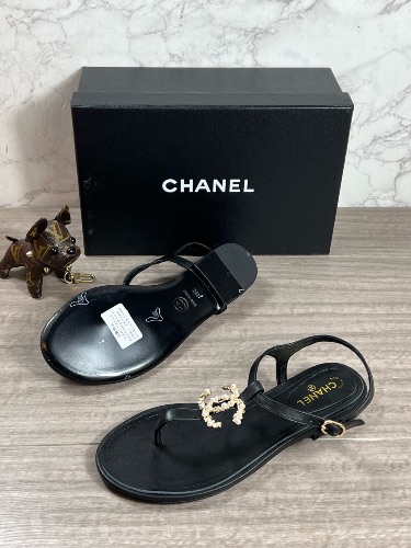 Chanel black leather thong sandals