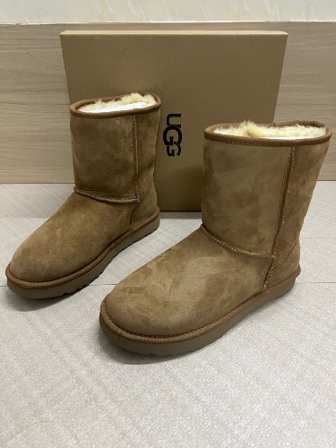 UGG Classic Short II boots in the color chestnut — 3