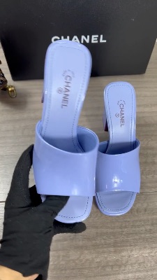 Chanel lilac patent leather mules — 5