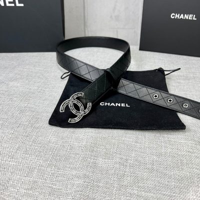 Chanel quilted leather belt featuring a prominent interlocking gold-tone CC buckle — 7