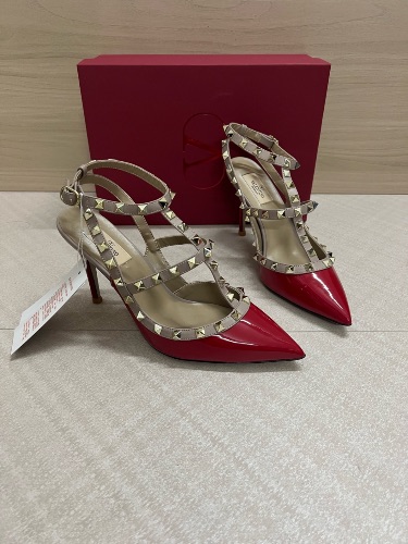 Valentino Garavani Rockstud patent leather t-strap pumps — 4
