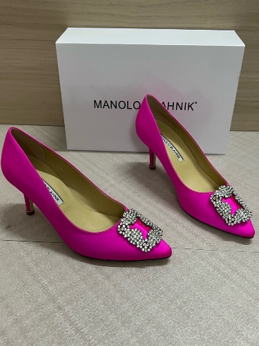 Manolo Blahnik Hangisi 70 crystal-embellished pumps — 4