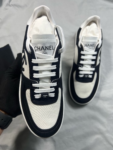 Chanel trainers in white and black — 3