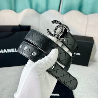 Chanel quilted leather belt featuring a prominent interlocking gold-tone CC buckle — 8